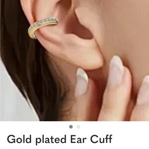 14 Karet Gold-Plated Ear Cuff with Crystal Accents